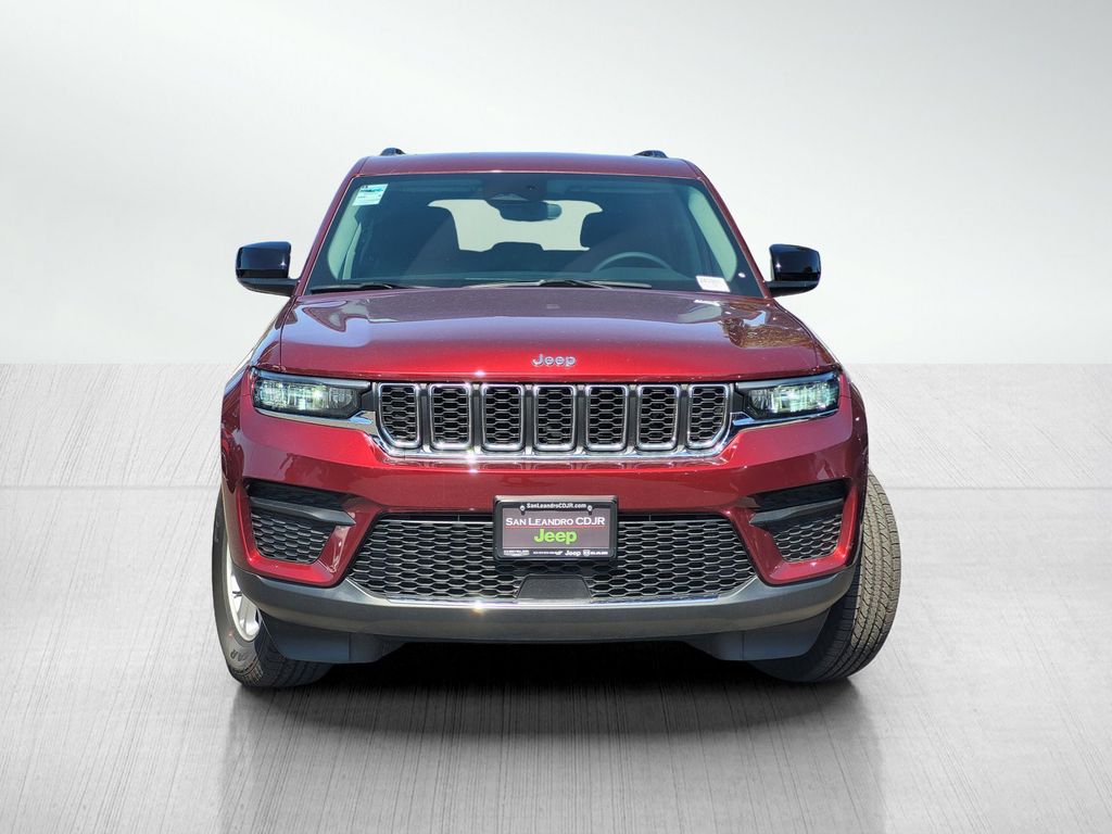 2024 Jeep Grand Cherokee Laredo photo 2