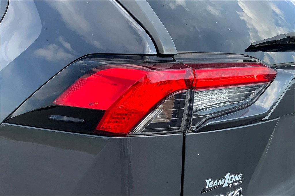 2021 Toyota RAV4 LE photo 28