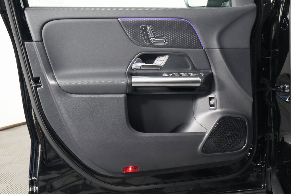 2025 Mercedes Benz GLA 250 photo 2