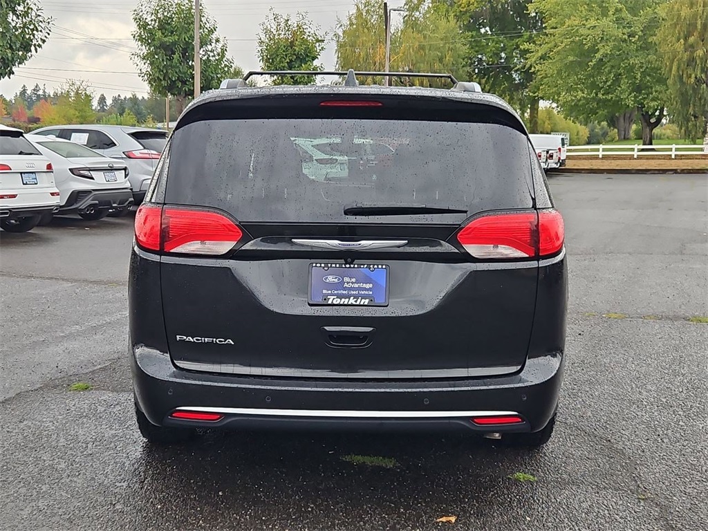2019 Chrysler Pacifica Touring L photo 3