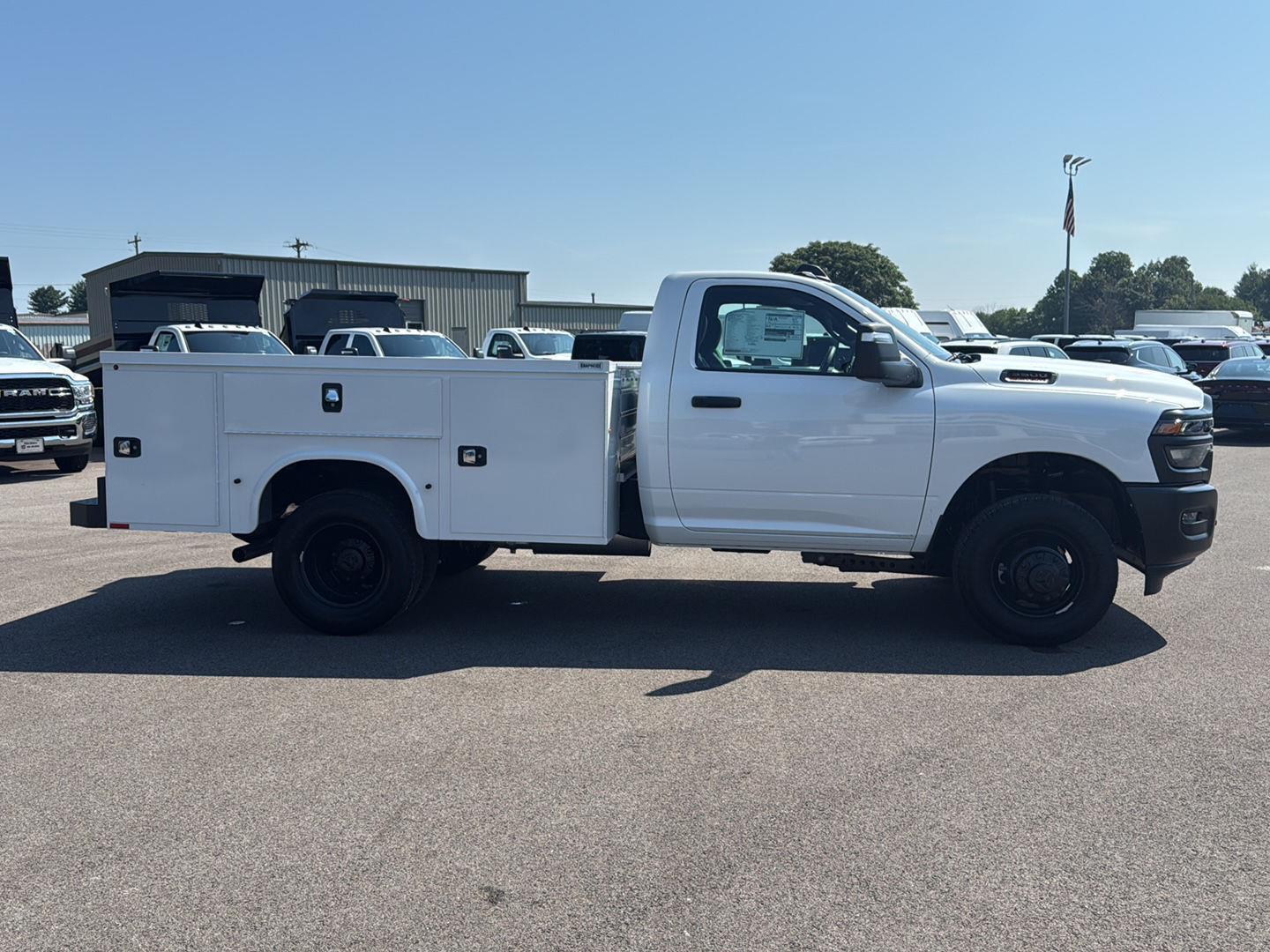 2025 Ram 3500 Tradesman photo 2