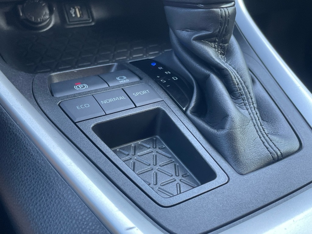 2023 Toyota RAV4 XLE photo 16