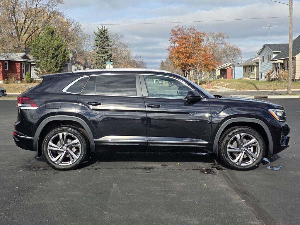 2024 Volkswagen Atlas Cross Sport SEL R-LINE's photo