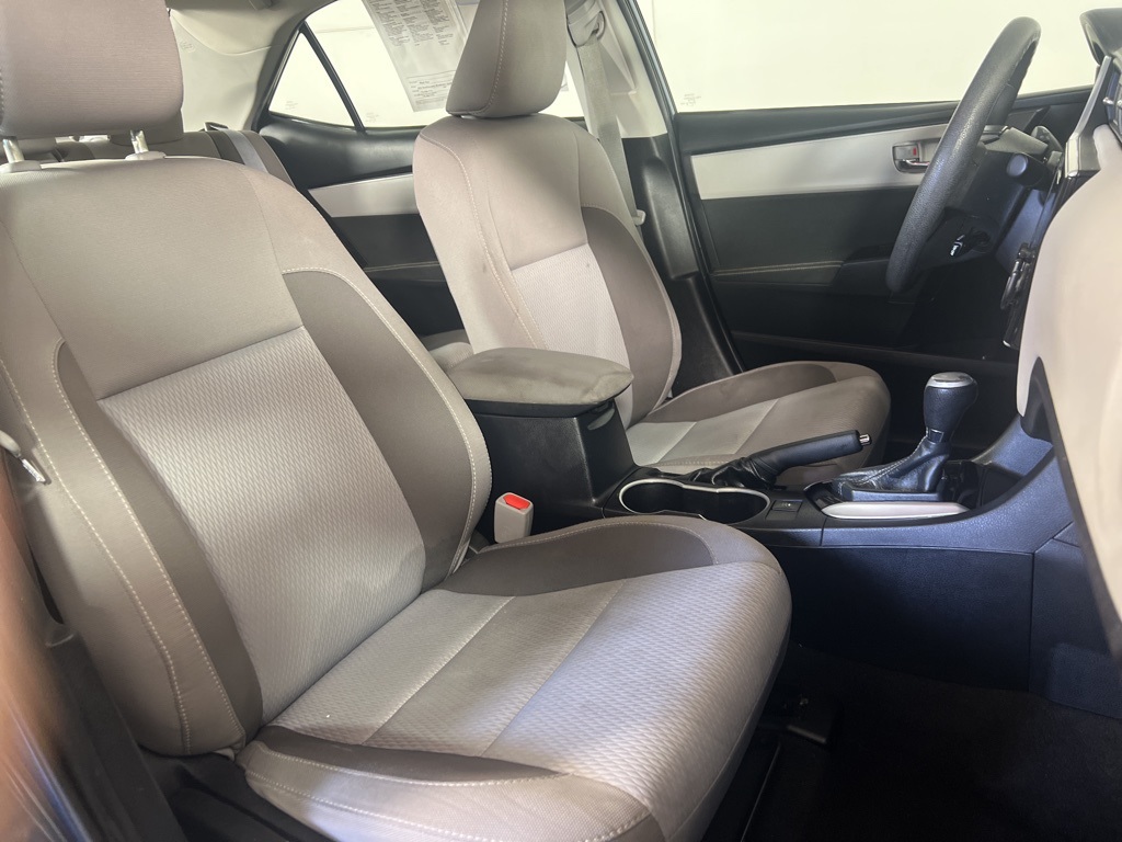 2019 Toyota Corolla LE photo 11