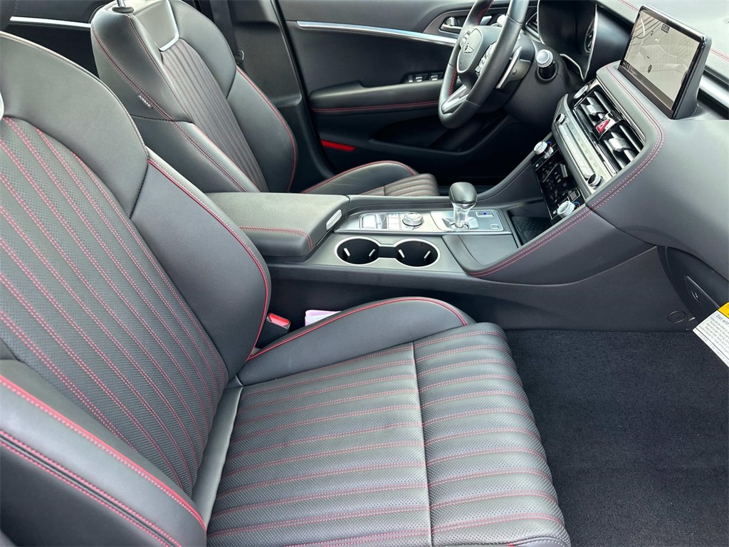 2025 Genesis G70 2.5T photo 16