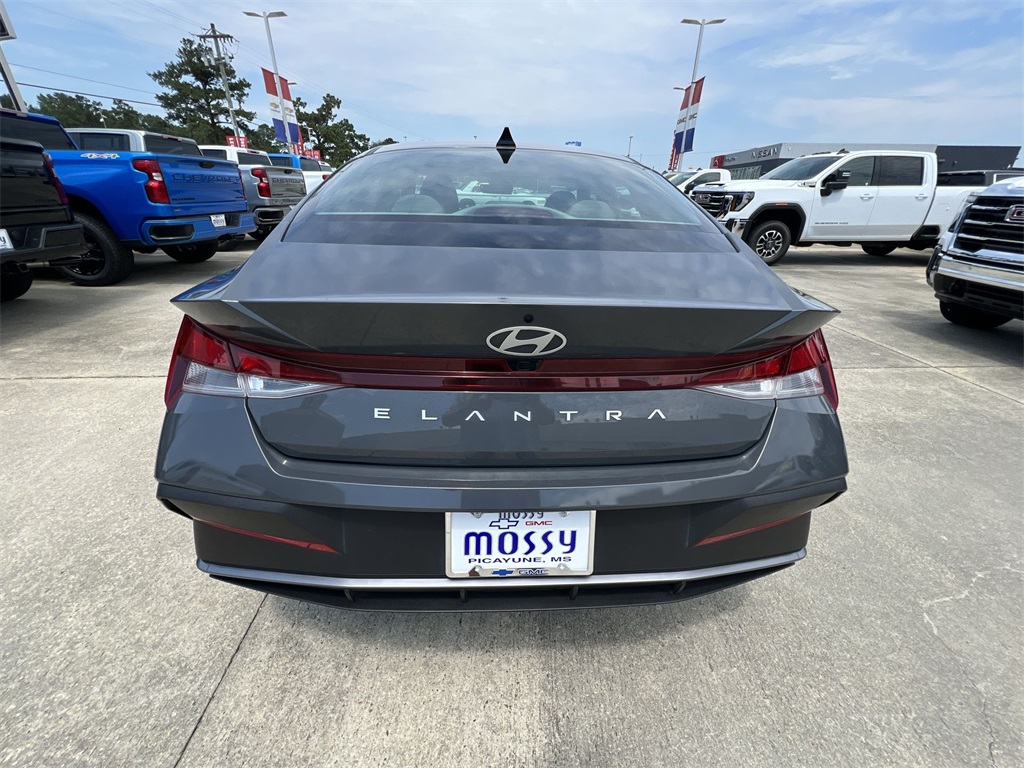2024 Hyundai Elantra SEL photo 37