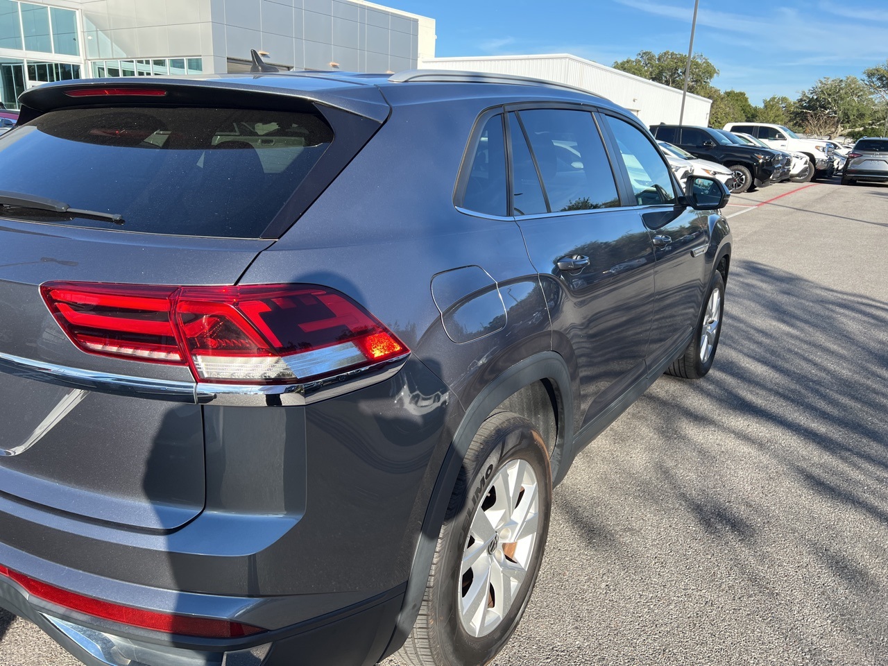 2021 Volkswagen Atlas Cross Sport photo 4