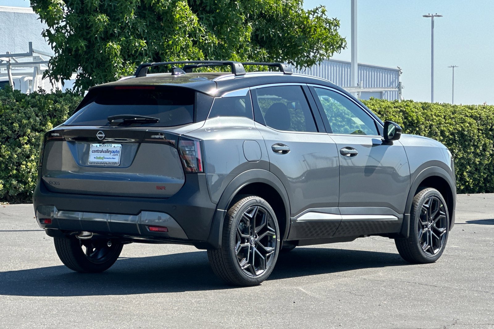 2025 Nissan Kicks SR photo 4