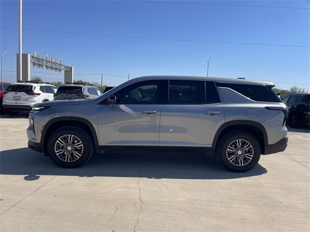 2024 Chevrolet Traverse LS photo 2