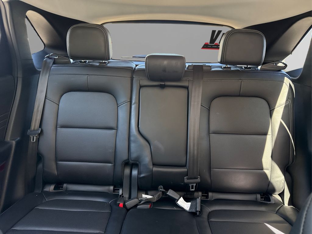 2022 Ford Escape SEL photo 16