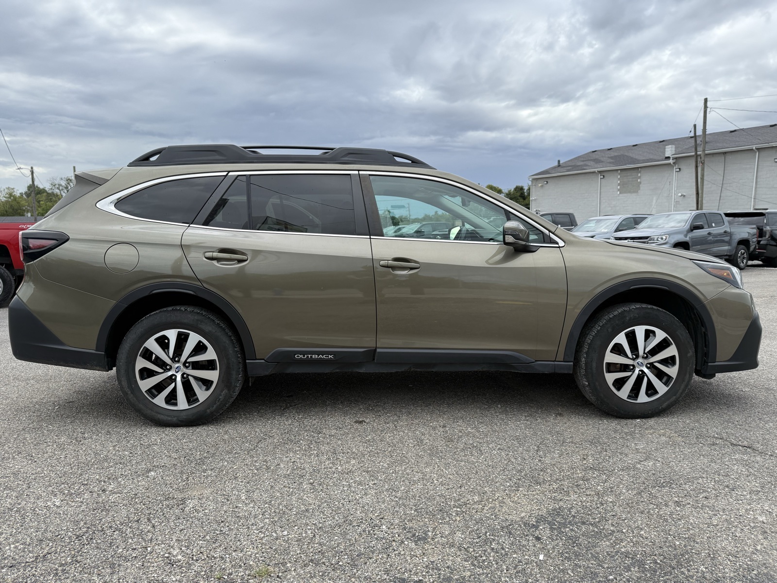 2020 Subaru Outback Premium photo 6