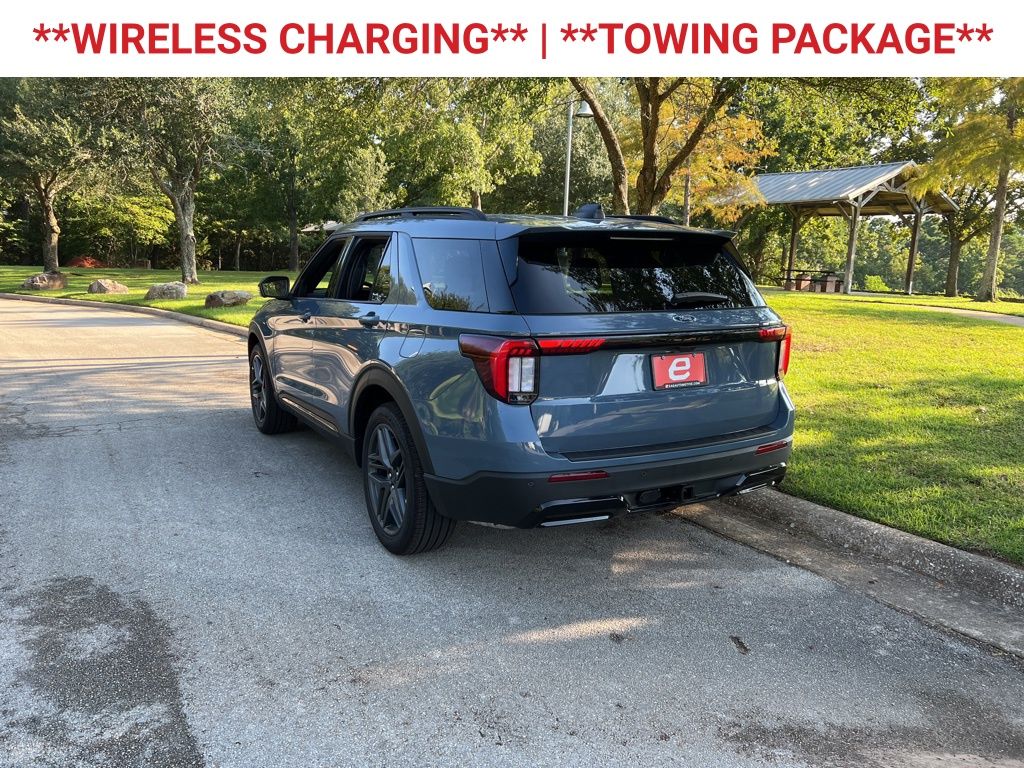 2025 Ford Explorer ST-Line photo 6