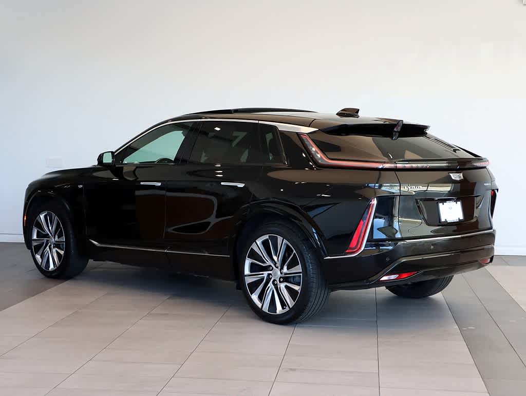 2024 Cadillac Lyriq Luxury photo 3