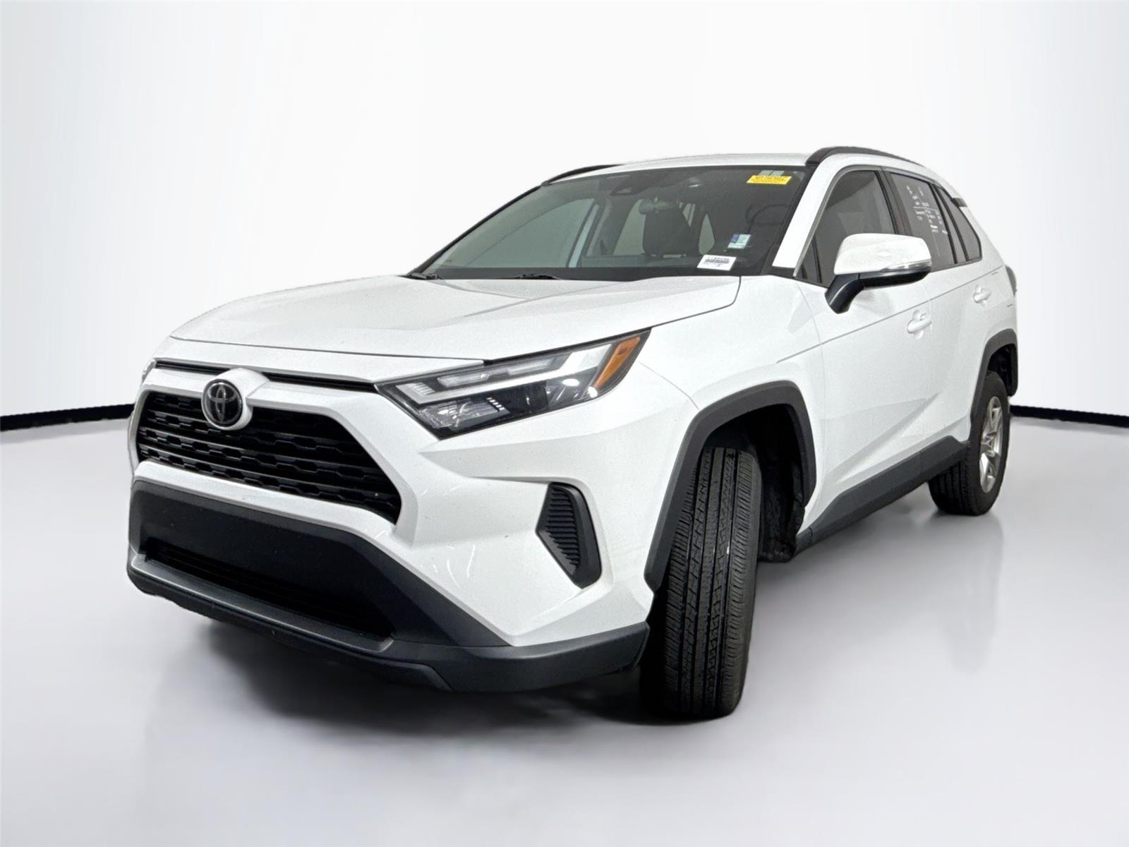 2022 Toyota RAV4 XLE photo 2