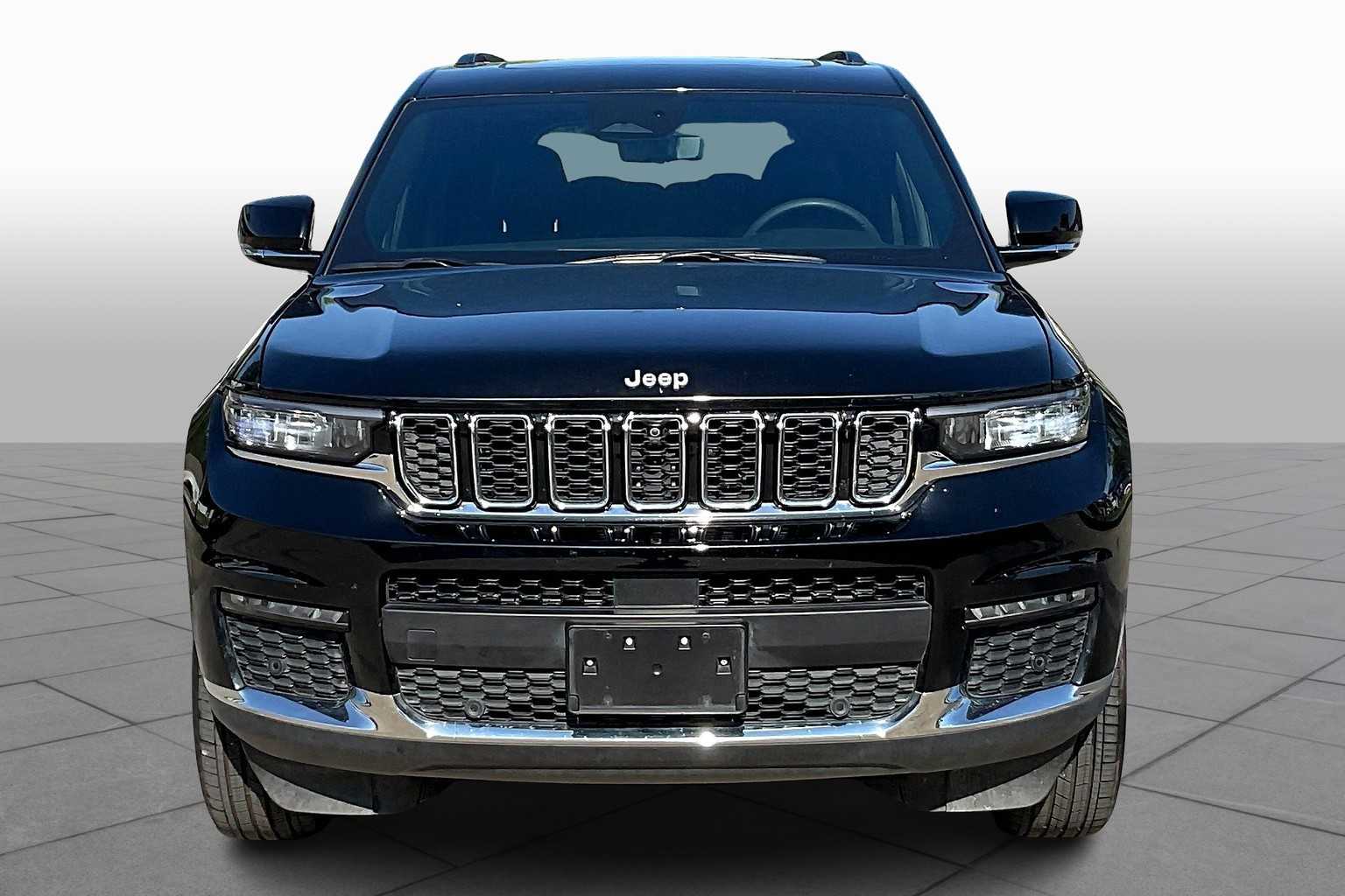 2024 Jeep Grand Cherokee Limited photo 3