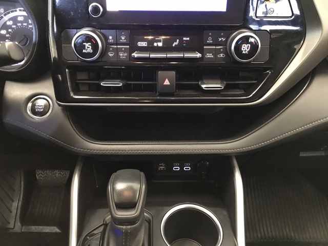 2023 Toyota Highlander L photo 16