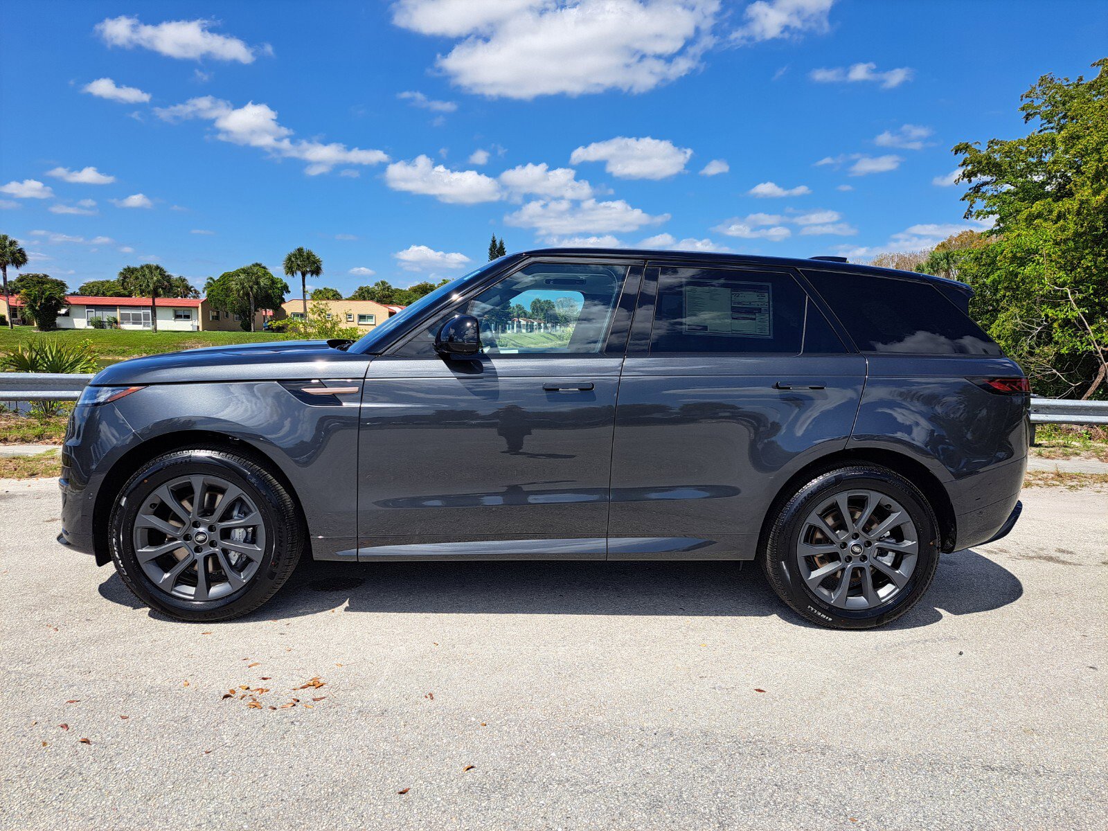 2025 Land Rover Range Rover Sport SE photo 5