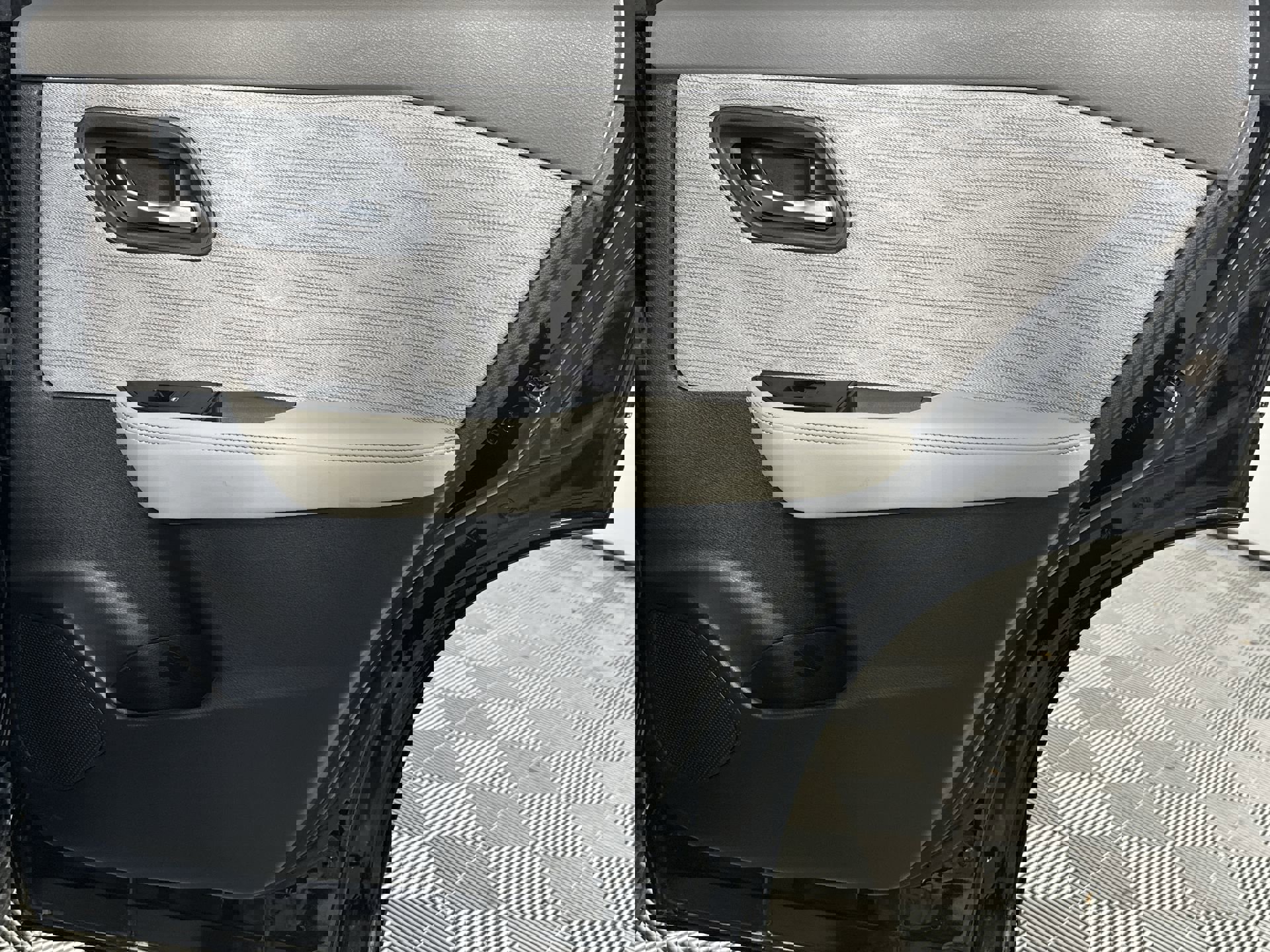 2023 Nissan Rogue SV photo 29
