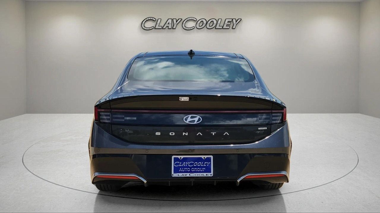 2025 Hyundai Sonata Hybrid Limited photo 4