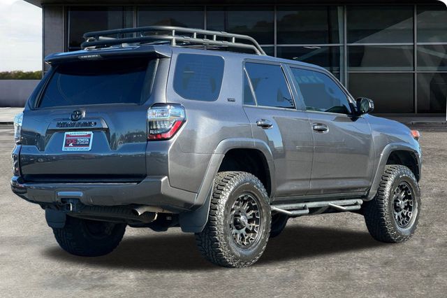 2019 Toyota 4Runner SR5 photo 4
