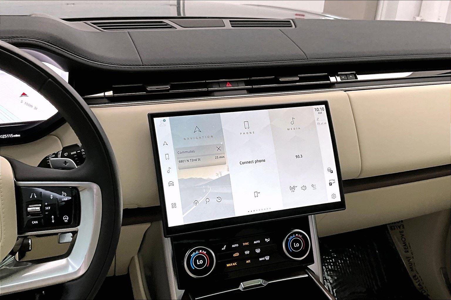 2023 Land Rover Range Rover SE photo 4