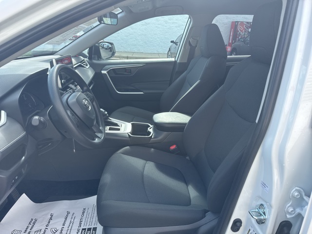 2025 Toyota RAV4 LE photo 15