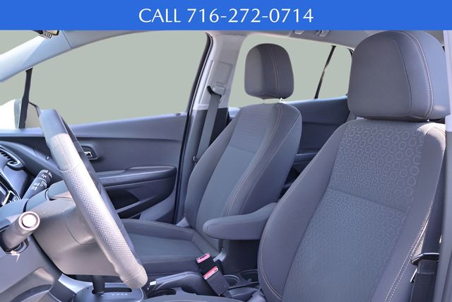 2021 Chevrolet Trax LS photo 3