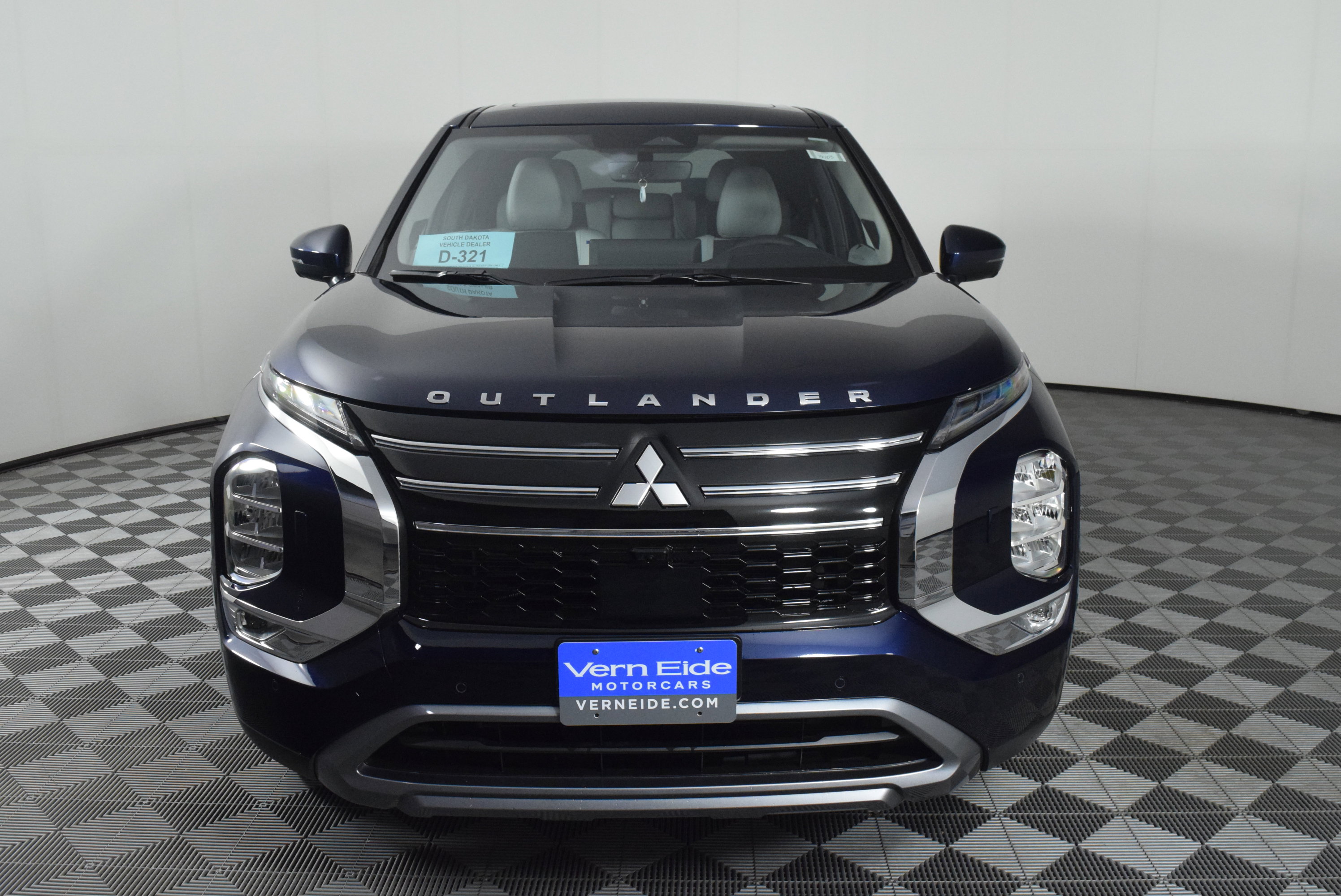 2025 Mitsubishi Outlander SE photo 3
