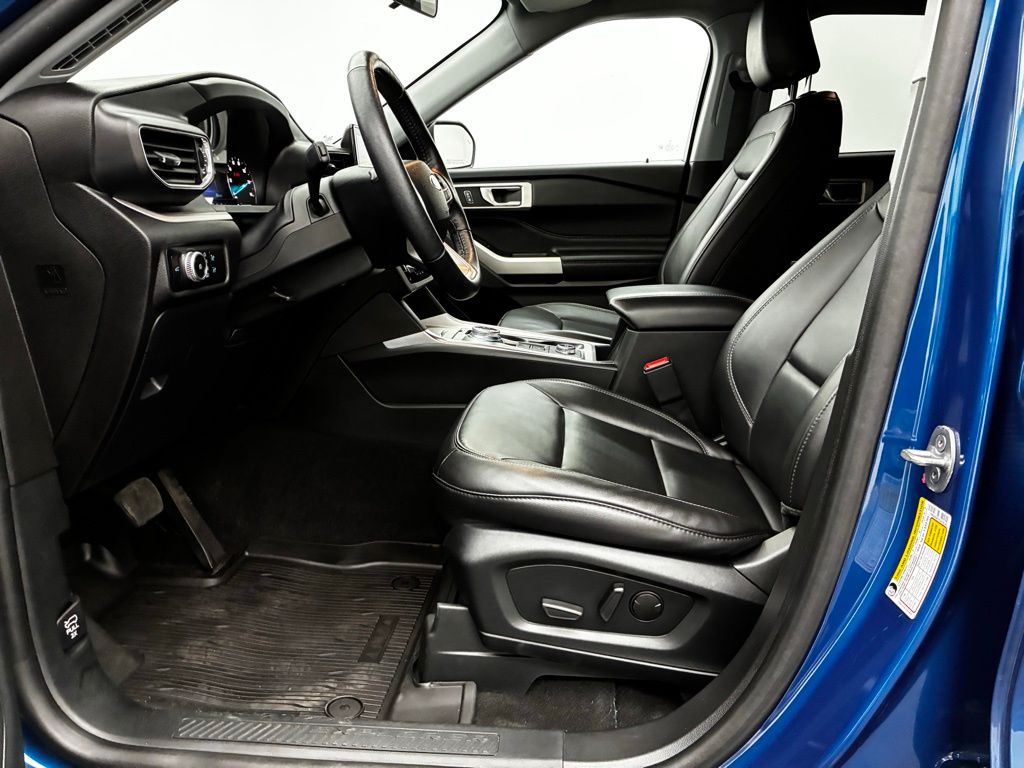 2023 Ford Explorer XLT photo 24