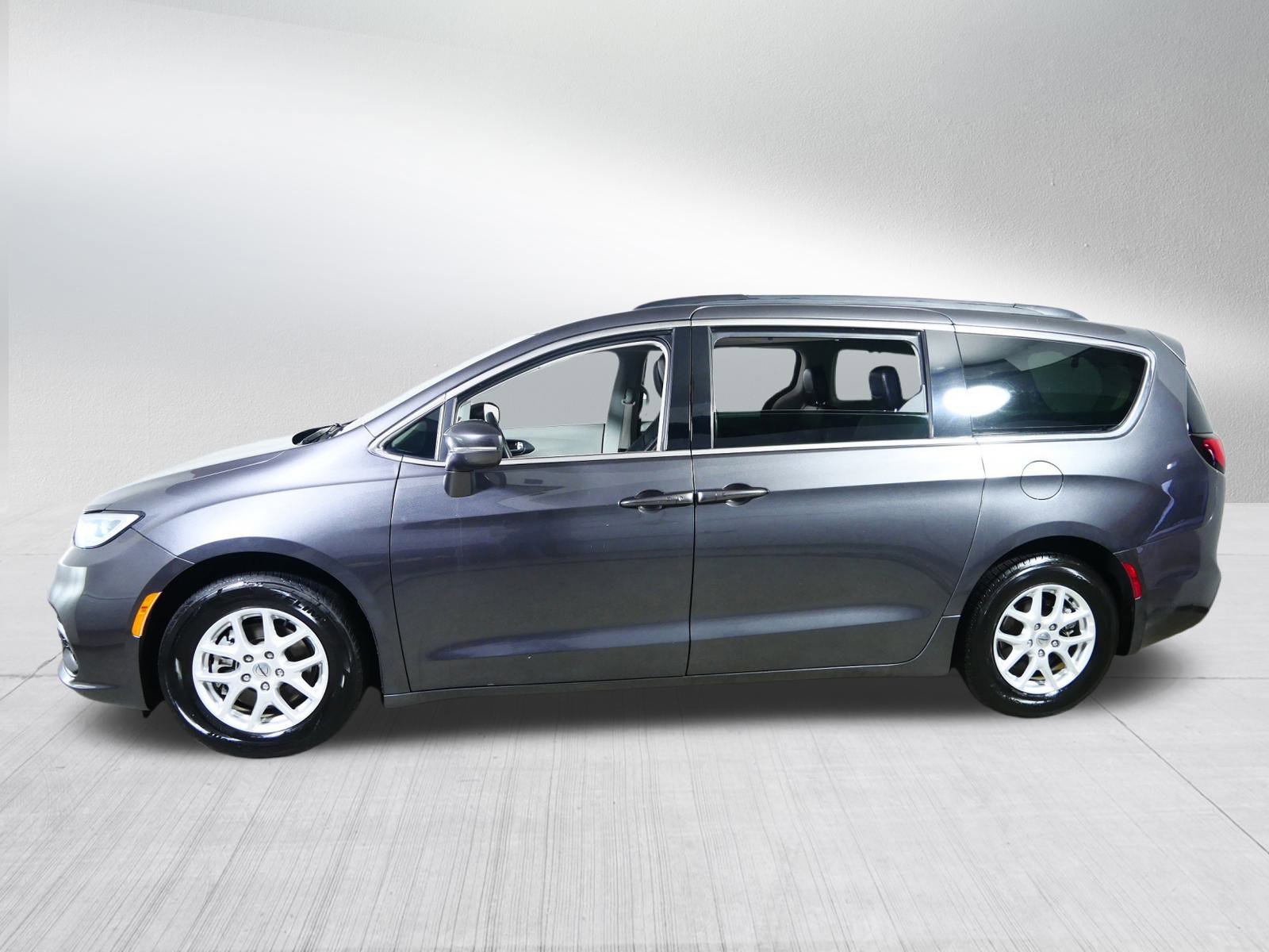 2022 Chrysler Pacifica Touring L photo 4