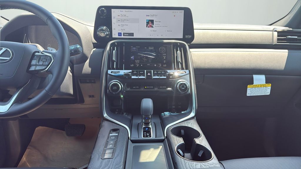 2025 Lexus LX photo 7