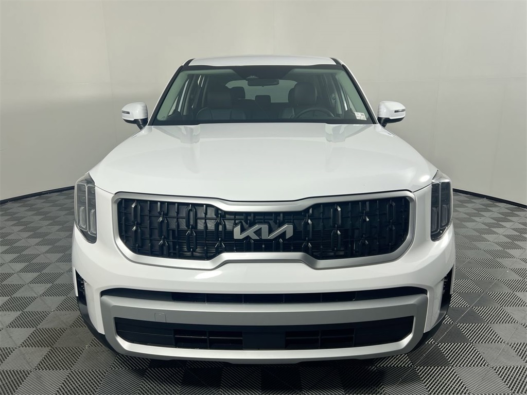 2025 Kia Telluride LX photo 8