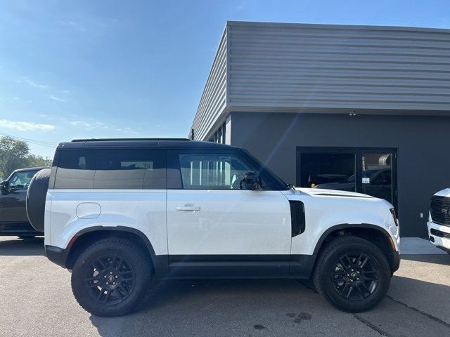 2023 Land Rover Defender S photo 2