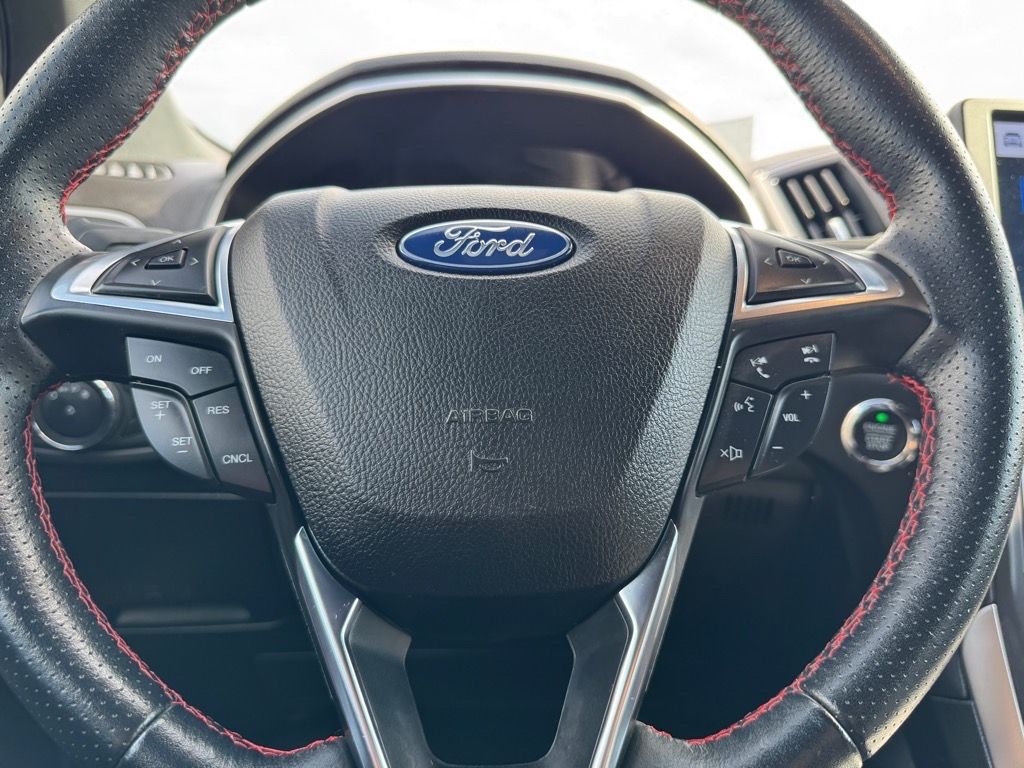 2021 Ford Edge ST photo 16