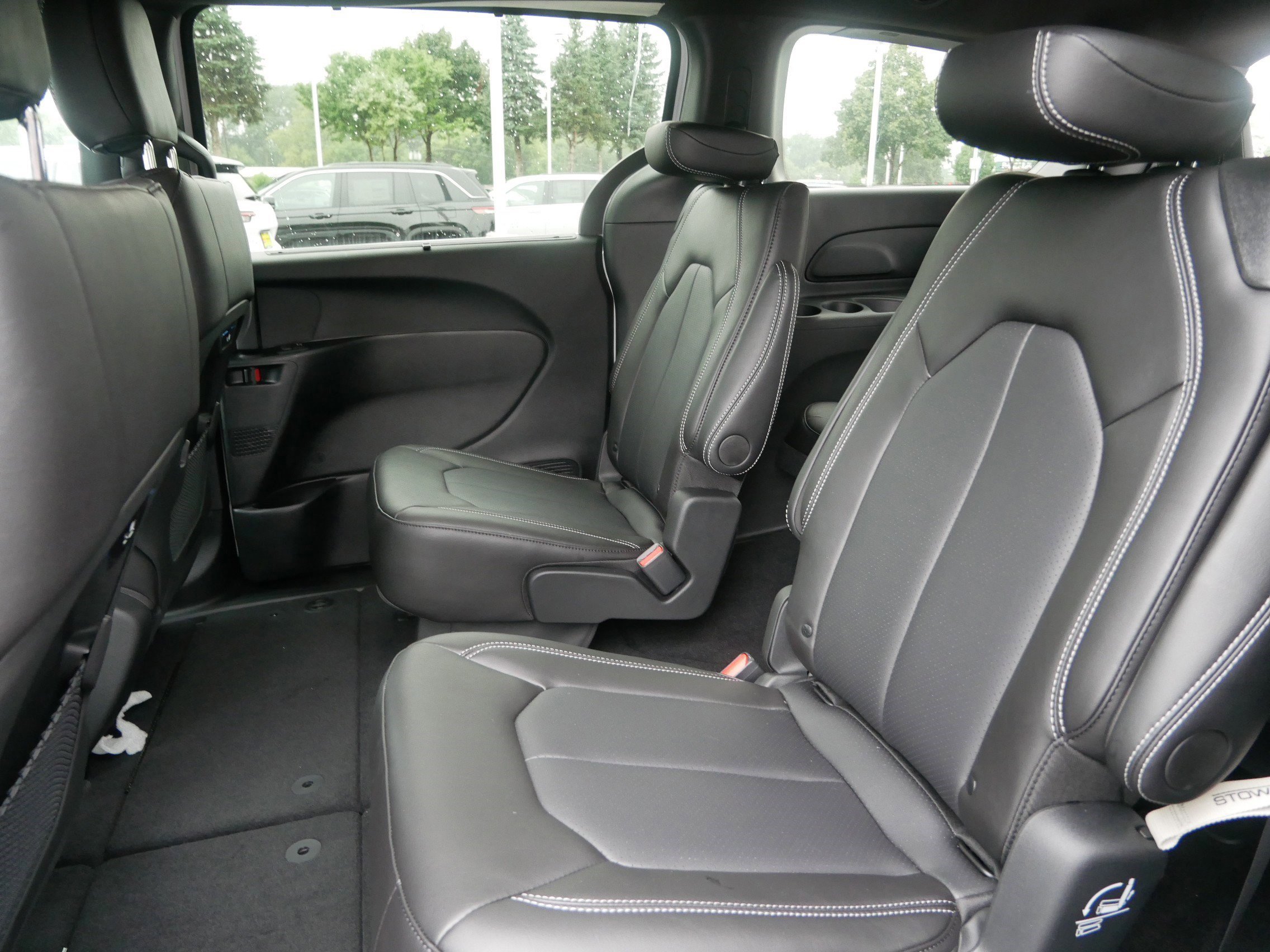 2026 Chrysler Pacifica photo 9
