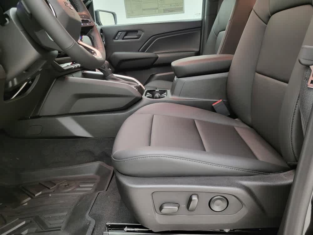 2026 Chevrolet Colorado Trail Boss photo 2
