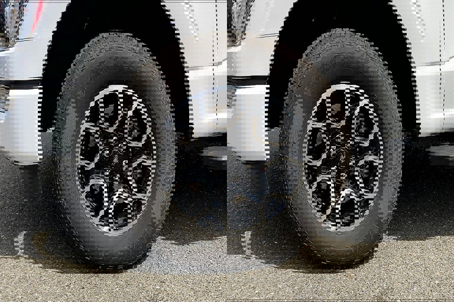 2023 Ford F-150 XLT photo 9