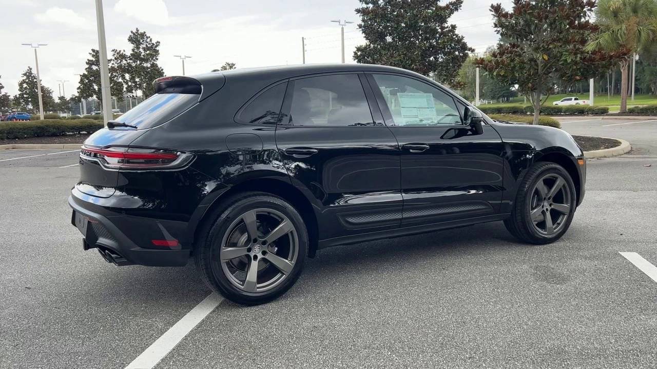 2026 Porsche Macan Base photo 8
