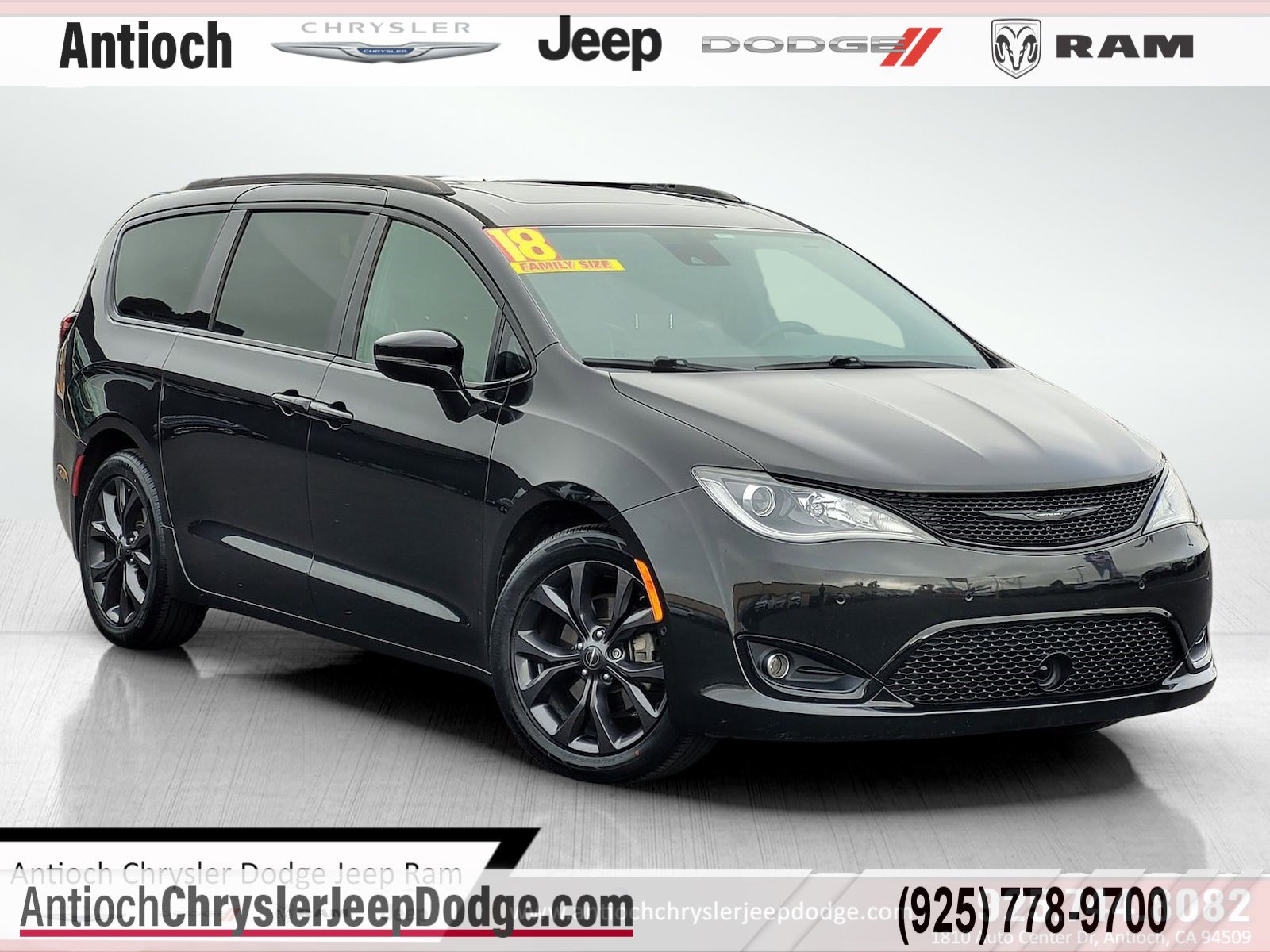 2018 Chrysler Pacifica Limited's photo