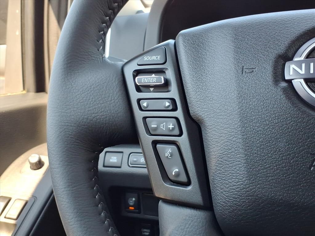 2025 Nissan Frontier SV photo 17