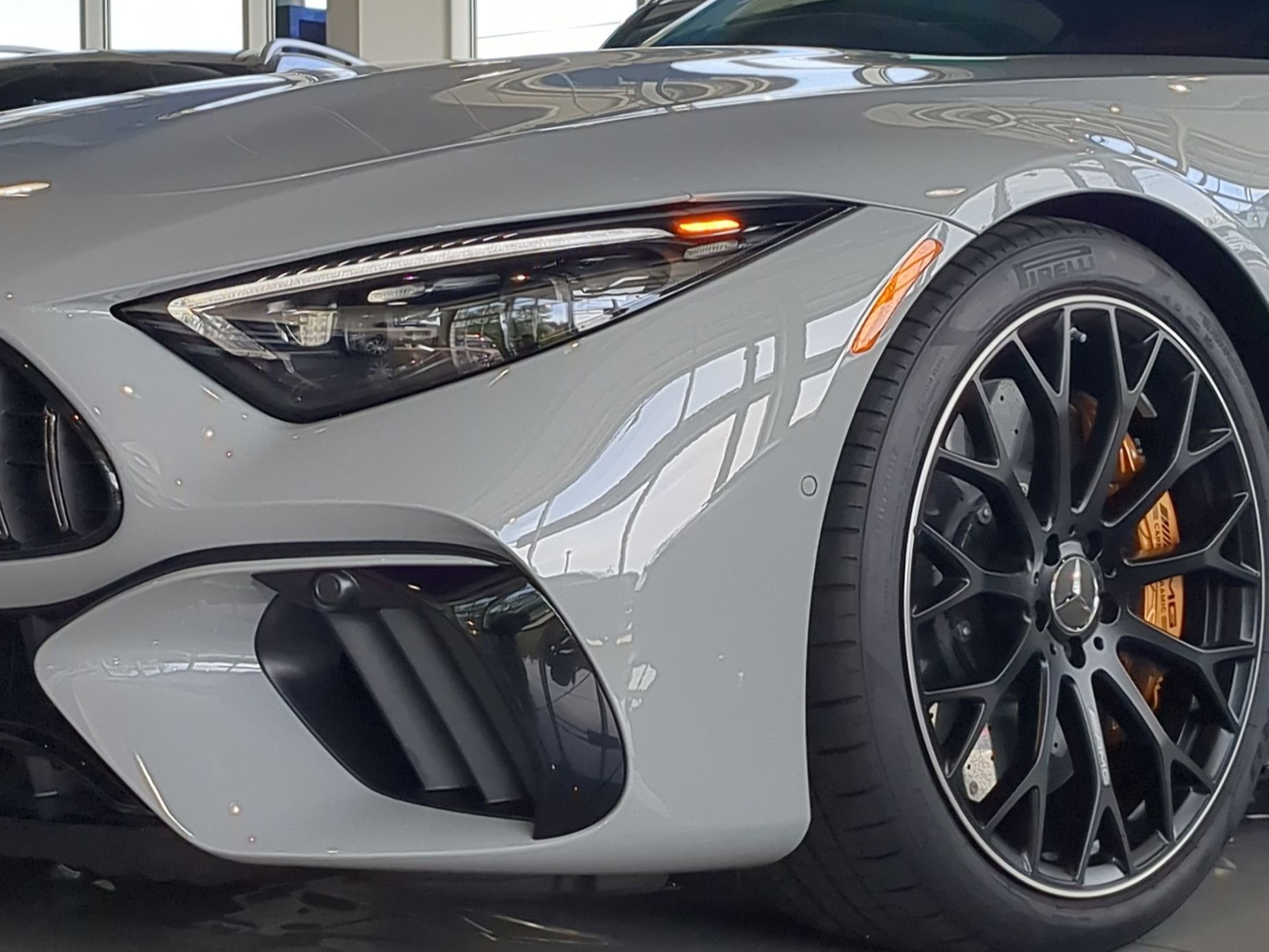 2025 Mercedes Benz SL AMG 63 photo 4