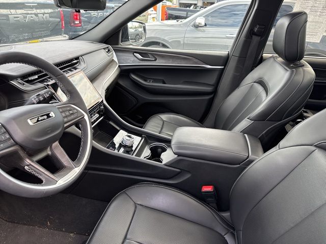 2025 Jeep Grand Cherokee Limited photo 2