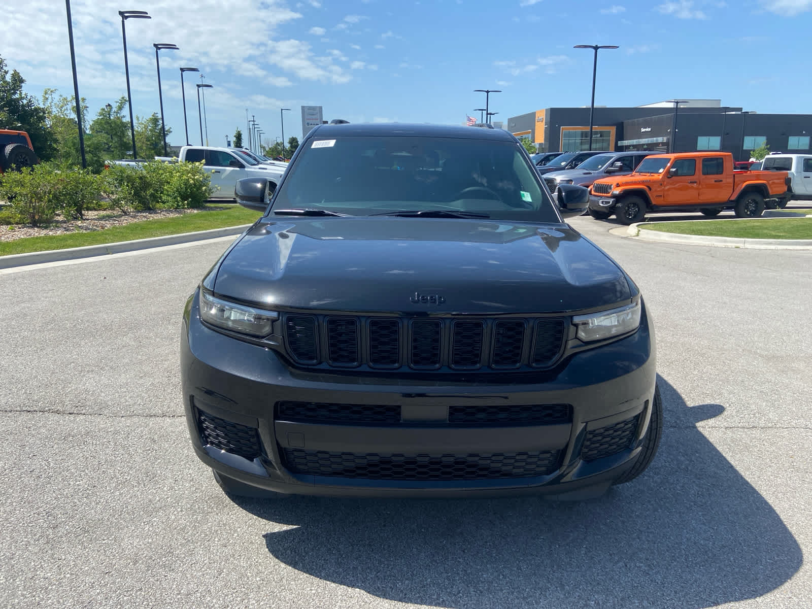 2025 Jeep Grand Cherokee Altitude photo 3