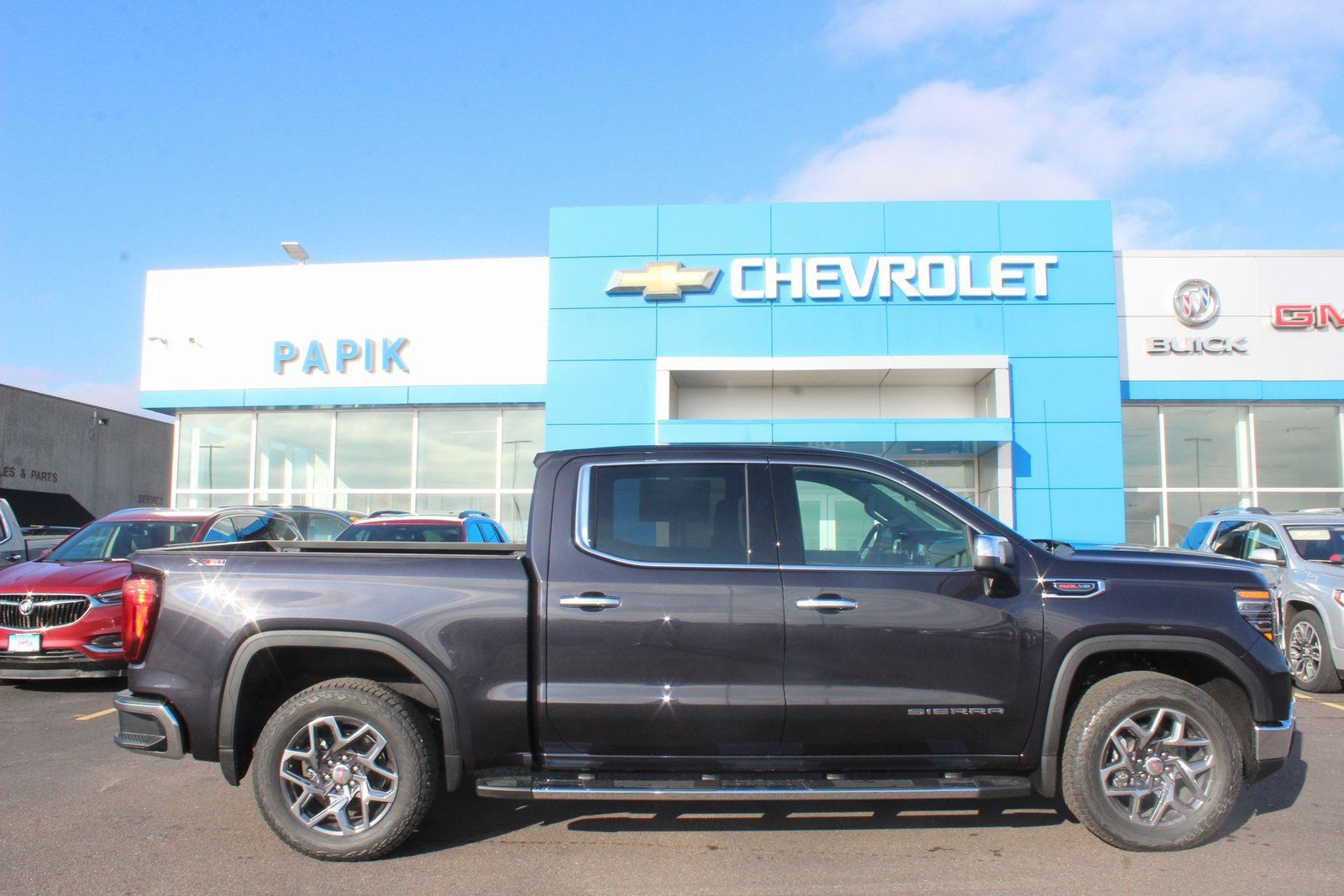 2026 GMC Sierra 1500 SLT's photo