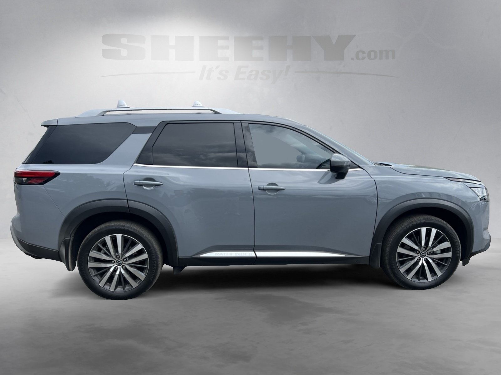 2022 Nissan Pathfinder Platinum photo 6
