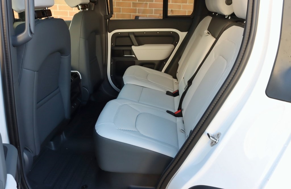 2025 Land Rover Defender 110 S photo 20