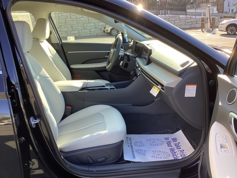 2025 Hyundai Sonata Hybrid SEL photo 17