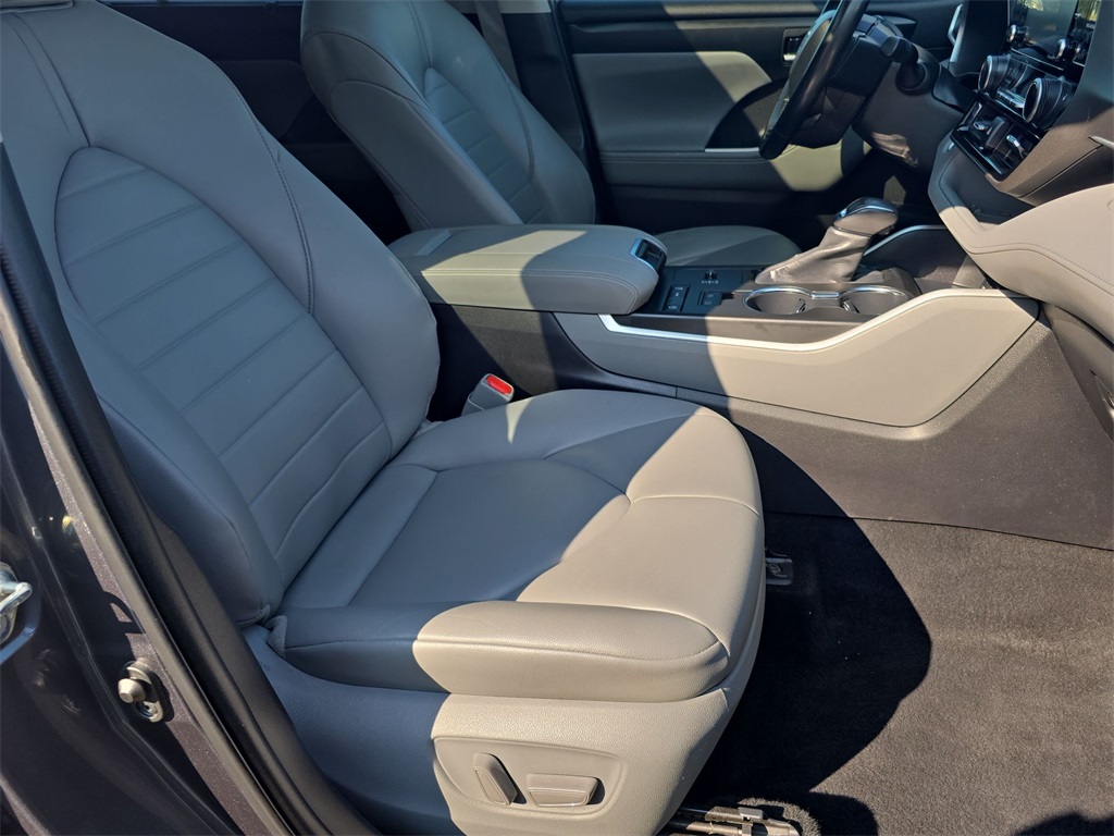 2020 Toyota Highlander XLE photo 30
