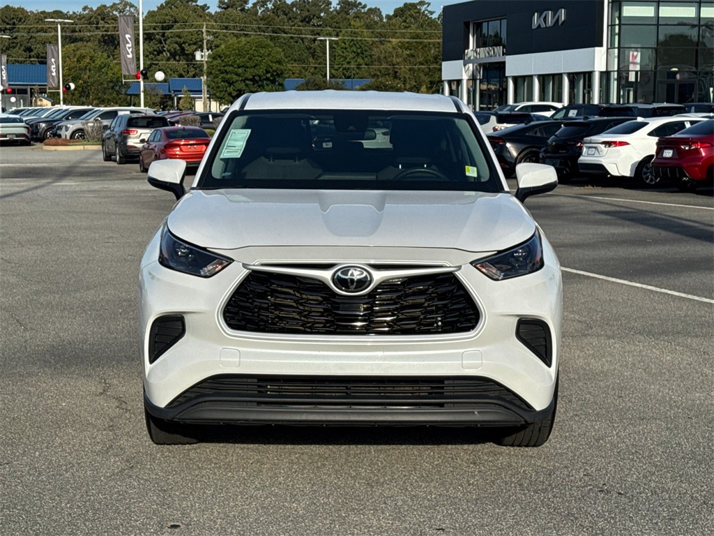 2023 Toyota Highlander L photo 7
