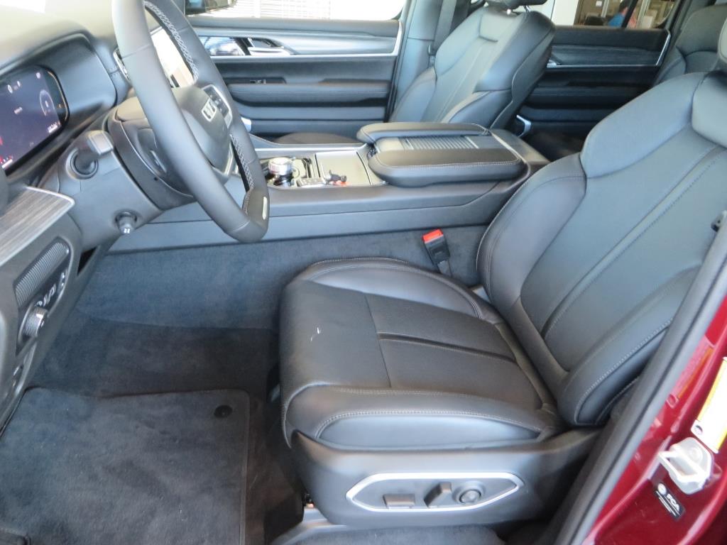 2024 Jeep Wagoneer Series II photo 16